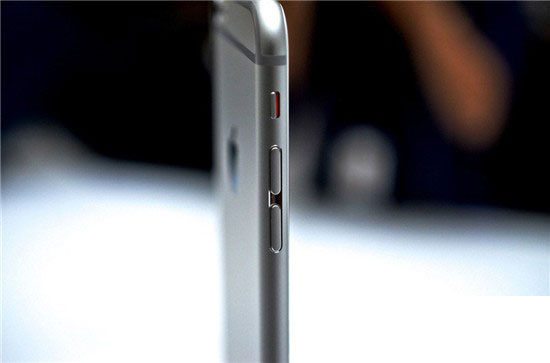 苹果iPhone6外观怎么样?iPhone6/iPhone6 Plus真机外观上手试玩实拍图片