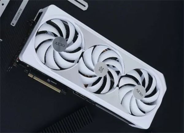七彩虹4080s和雪鹰4080s对比详解