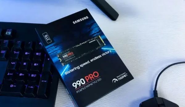 三星990和三星980pro不同点