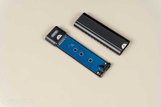 优越者M.2硬盘盒S209A评测