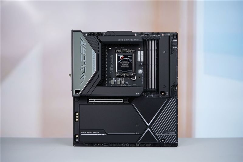七彩虹Z890 Vulcan X评测