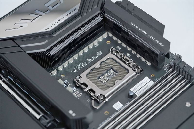 七彩虹Z890 Vulcan X评测