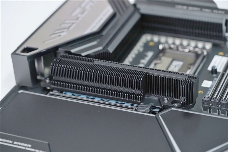 七彩虹Z890 Vulcan X评测