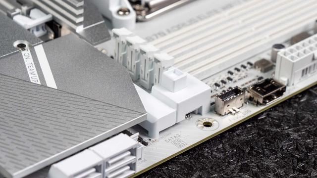 技嘉X870主板评测