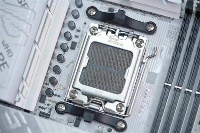 华硕ROGX870吹雪主板评测