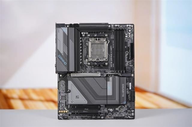 技嘉X870GAMING魔鹰主板评测