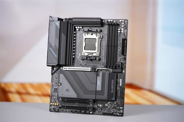 技嘉X870GAMING魔鹰主板评测