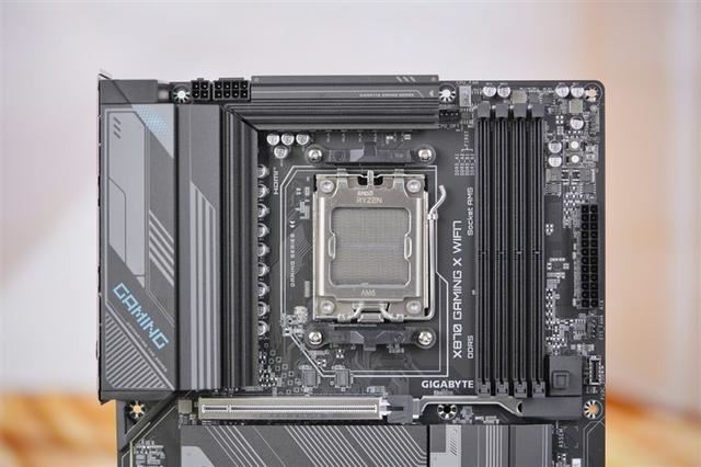 技嘉X870GAMING魔鹰主板评测