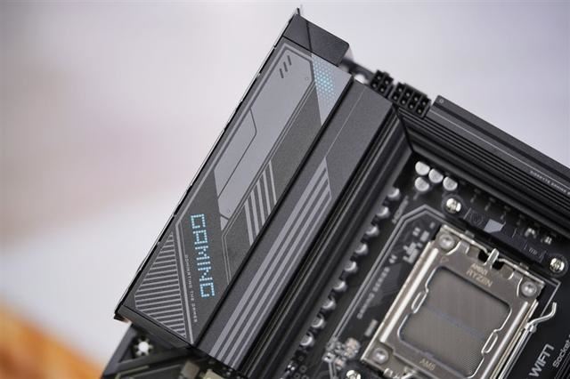 技嘉X870GAMING魔鹰主板评测