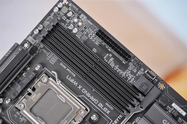 技嘉X870GAMING魔鹰主板评测
