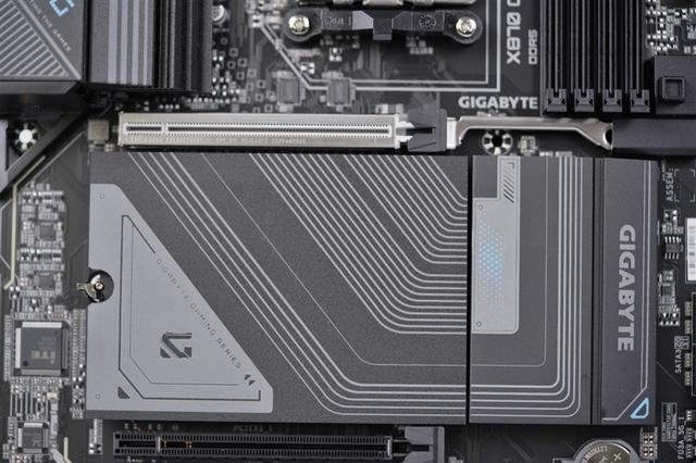 技嘉X870GAMING魔鹰主板评测