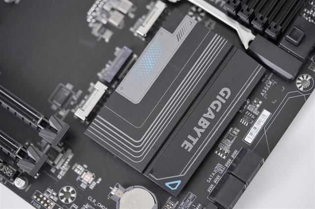 技嘉X870GAMING魔鹰主板评测