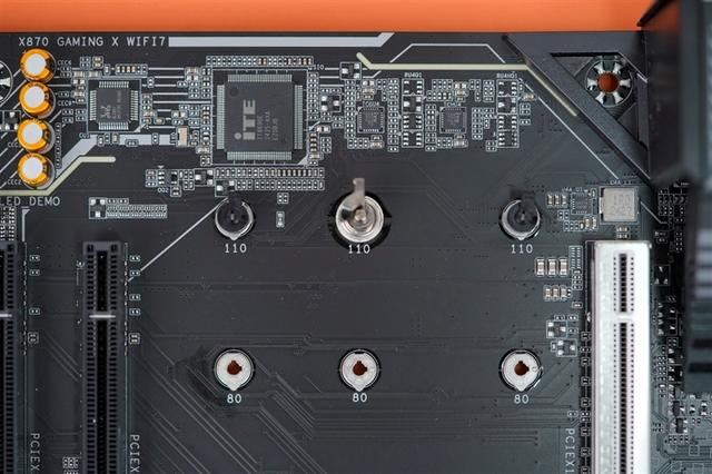 技嘉X870GAMING魔鹰主板评测