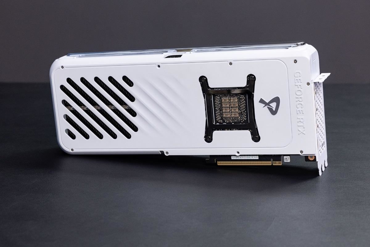 AX电竞叛客RTX5090DX3W开箱