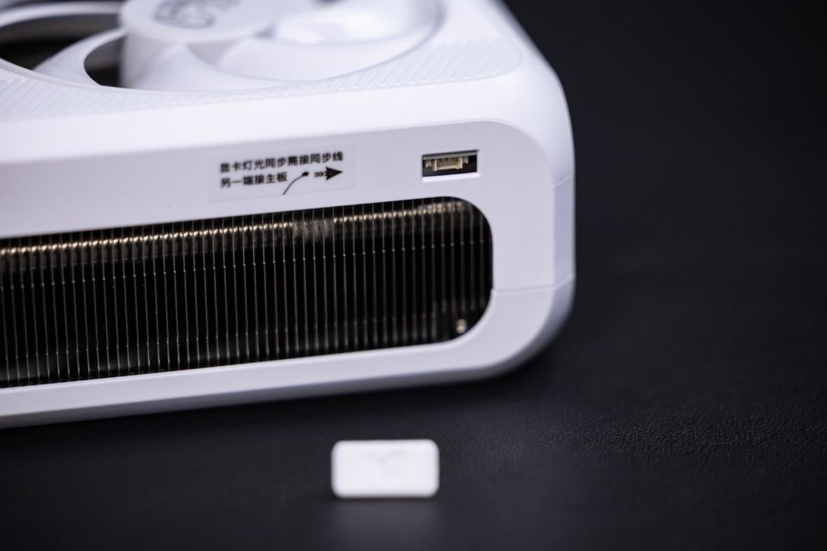 AX电竞叛客RTX5090DX3W开箱