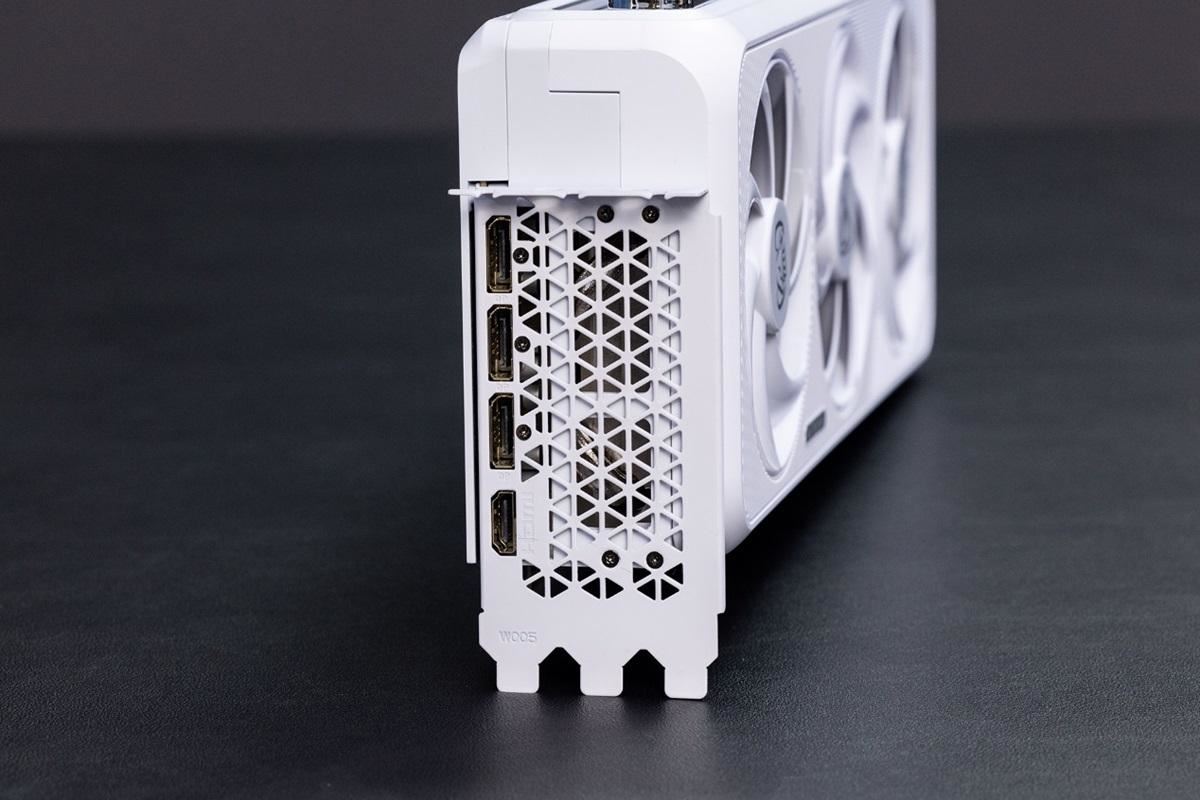 AX电竞叛客RTX5090DX3W开箱