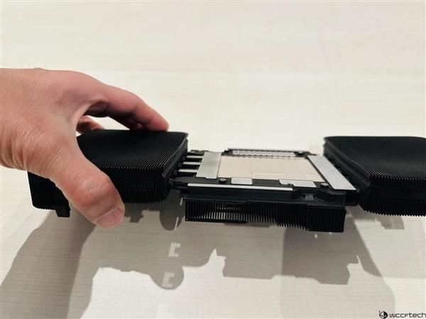 英伟达RTX50散热方案拆解