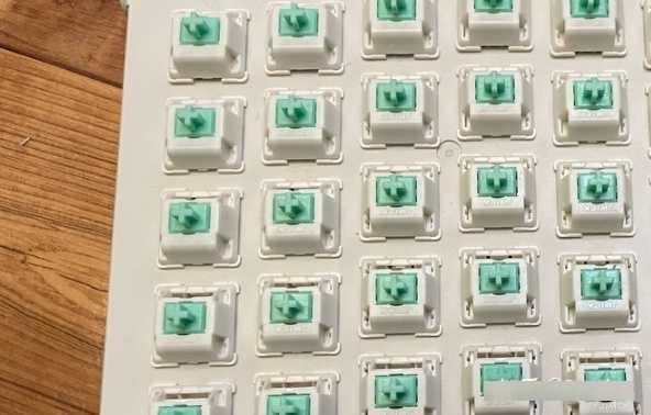 机械键盘上下灯位怎么选
